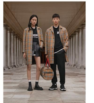 burberry-spring-2019-outerwear-campaign-5.jpg