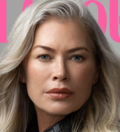 carre-otis-female-power-on-3.jpg