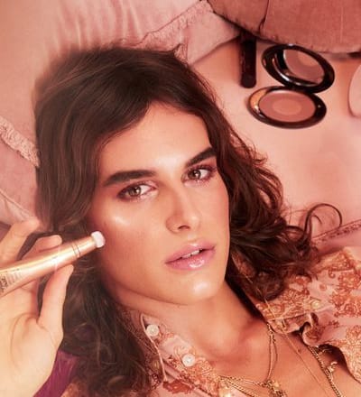 charlotte-tilbury-beauty-holiday-2022-campaign-3.jpg