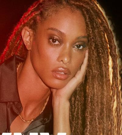 dkny-holiday-2023-20.jpg