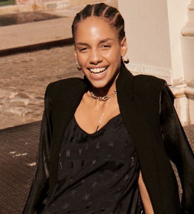 dkny-spring-2024-lifestyle-campaign-6.jpg