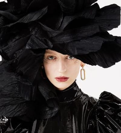 dressing-out-loud-by-ukasz-augusciak-2.jpg