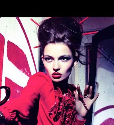 film-red-handcuffs-by-ellen-von-unwerth-3.jpg