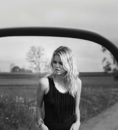 genlux-hitchn-a-ride-2.jpg