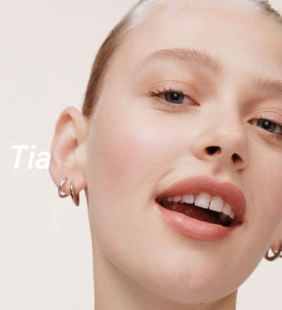 glossier-brand-fall-2021-campaign-5.jpg
