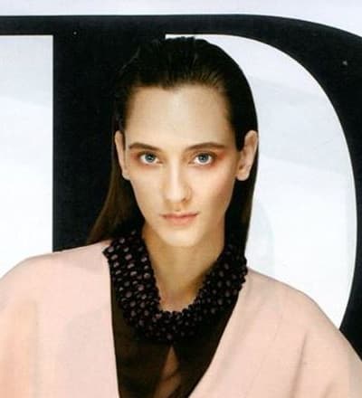 harpers-bazaar-argentina-october-2016-cover-2.jpg