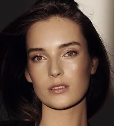 laura-mercier-2023-campaign-3.jpg