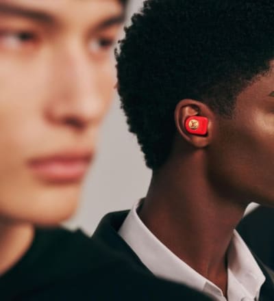 louis-vuitton-horizon-earphones-spring-2020-2.jpg