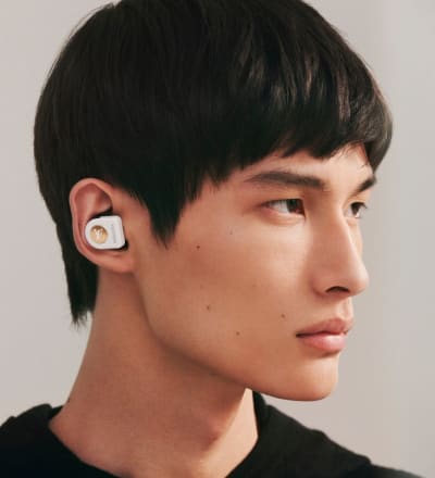 louis-vuitton-horizon-earphones-spring-2020-3.jpg
