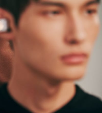 louis-vuitton-horizon-earphones-spring-2020-4.jpg