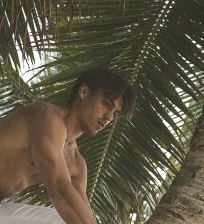 man-by-the-sea-11.jpg