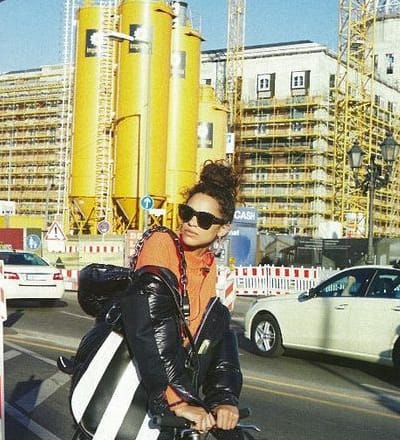 messenger-girl-12.jpg