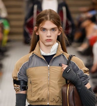 miu-miu-s-s-25-show-10.jpg