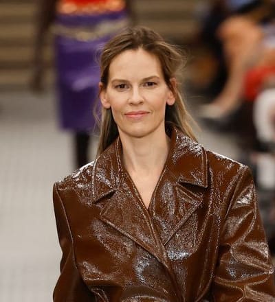 miu-miu-s-s-25-show-11.jpg