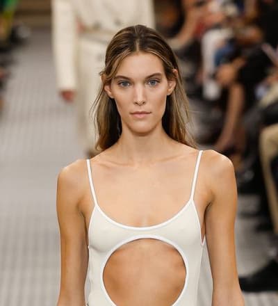 miu-miu-s-s-25-show-14.jpg