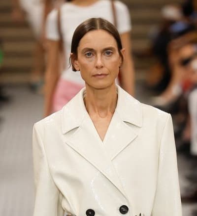 miu-miu-s-s-25-show-15.jpg