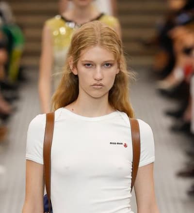 miu-miu-s-s-25-show-19.jpg