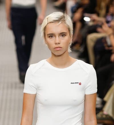miu-miu-s-s-25-show-22.jpg