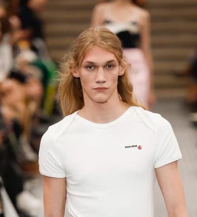 miu-miu-s-s-25-show-23.jpg