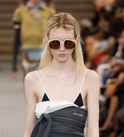 miu-miu-s-s-25-show-3.jpg