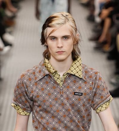 miu-miu-s-s-25-show-5.jpg