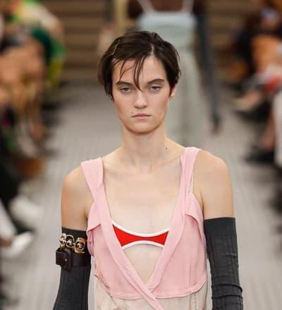 miu-miu-s-s-25-show-6.jpg