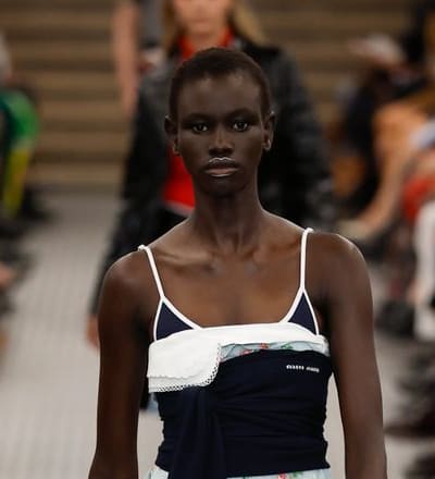 miu-miu-s-s-25-show-6.jpg