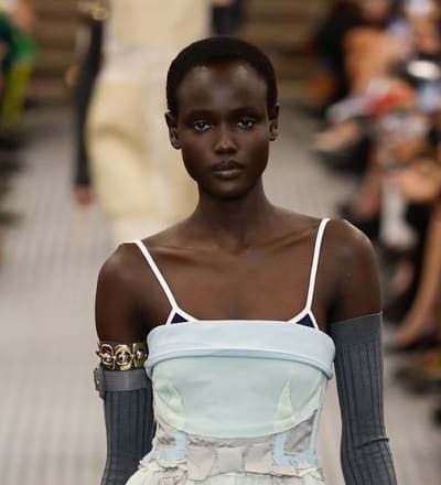 miu-miu-s-s-25-show-7.jpg