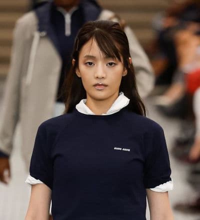 miu-miu-s-s-25-show-7.jpg