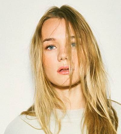 mytheresa-x-tommy-feat-the-waterhouse-sisters-by-tyler-kohlhoff-2.jpg