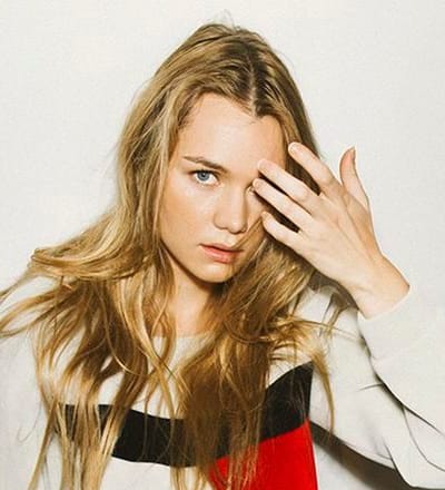mytheresa-x-tommy-feat-the-waterhouse-sisters-by-tyler-kohlhoff-6.jpg