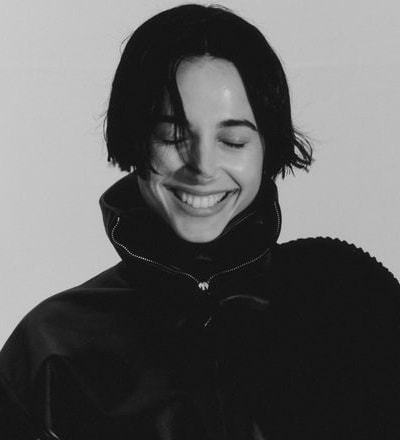 naomi-scott-1.jpg