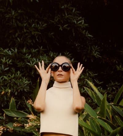 paris-hilton-nicole-richie-are-returning-to-tv-this-time-with-an-opera-2.jpg