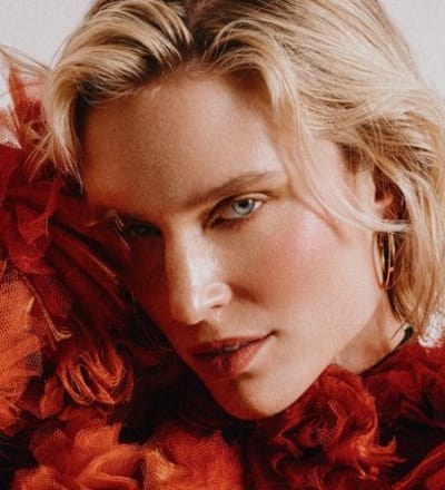 red-minimalism-for-blonde-magazine-6.jpg