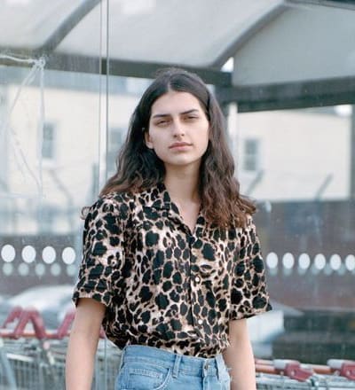 shes-holding-a-really-big-exclusive-but-i-cant-tell-you-what-it-is-3.jpg