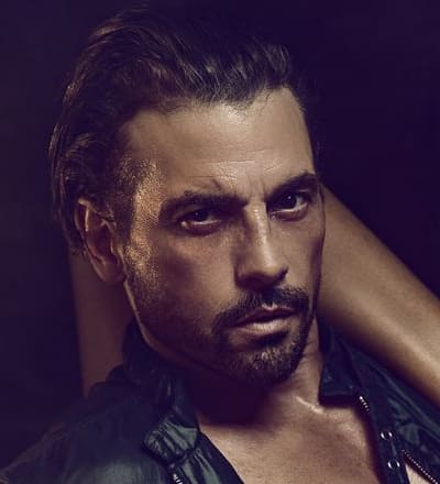 skeet-ulrich-closing-out-2020-in-necessary-style-4.jpg