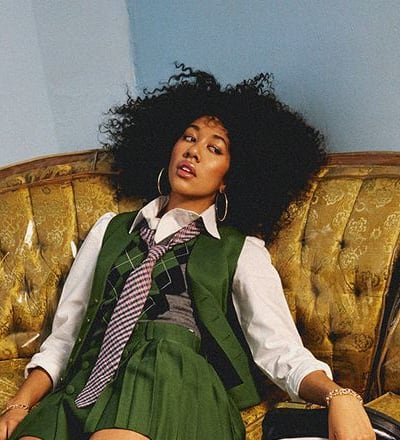 the-arrival-of-aoki-lee-simmons-1.jpg