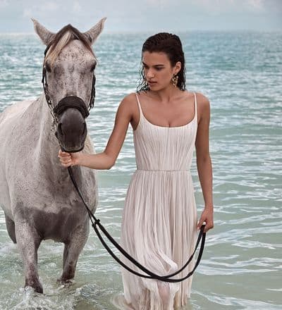 the-new-beach-bride-breaks-all-the-rules-12.jpg