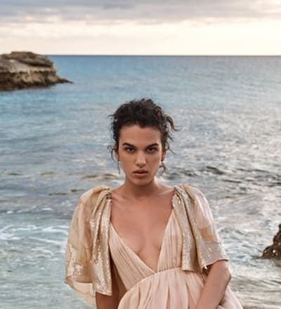 the-new-beach-bride-breaks-all-the-rules-1.jpg