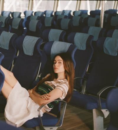 the-summer-of-molly-gordon-has-arrived-14.jpg