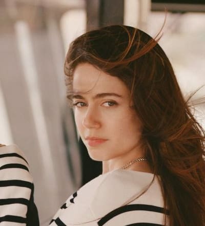 the-summer-of-molly-gordon-has-arrived-2.jpg