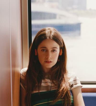 the-summer-of-molly-gordon-has-arrived-5.jpg