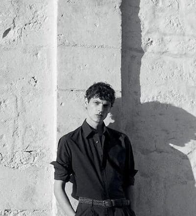 tods-pre-spring-2023-campaign-5.jpg