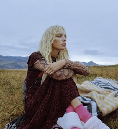 urban-outfitters-x-ugg-f-w-2019-campaign-11.jpg