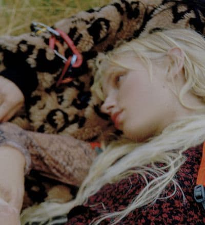 urban-outfitters-x-ugg-f-w-2019-campaign-8.jpg
