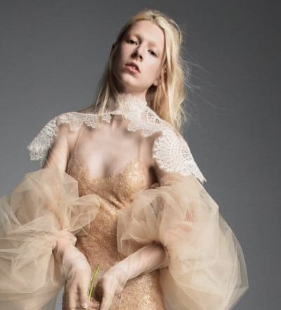 vera-wang-fall-2019-bridal-collection-campaign-11.jpg