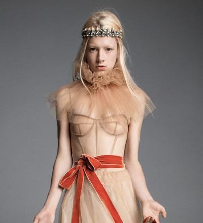 vera-wang-fall-2019-bridal-collection-campaign-7.jpg