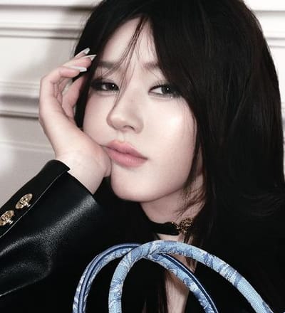 versace-s-s-2024-with-rosy-zhao-3.jpg