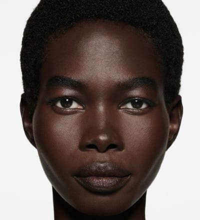 victoria-beckham-beauty-concealer-pen-campaign-3.jpg