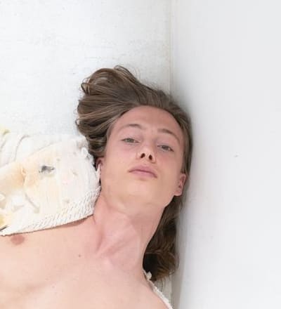 white-torture-manonik-exclusive-2.jpg